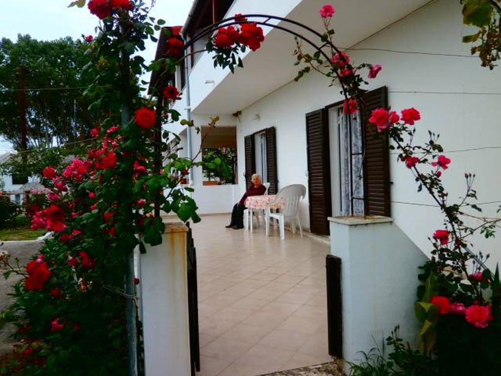 Eftichia Apartment Roda  Bagian luar foto